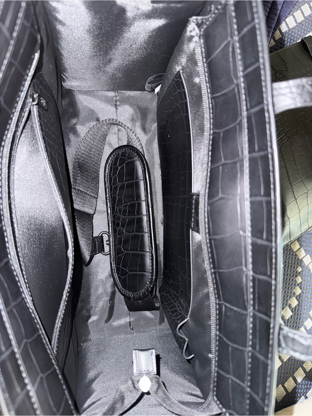 Beis Tote - Picture 3 of 5